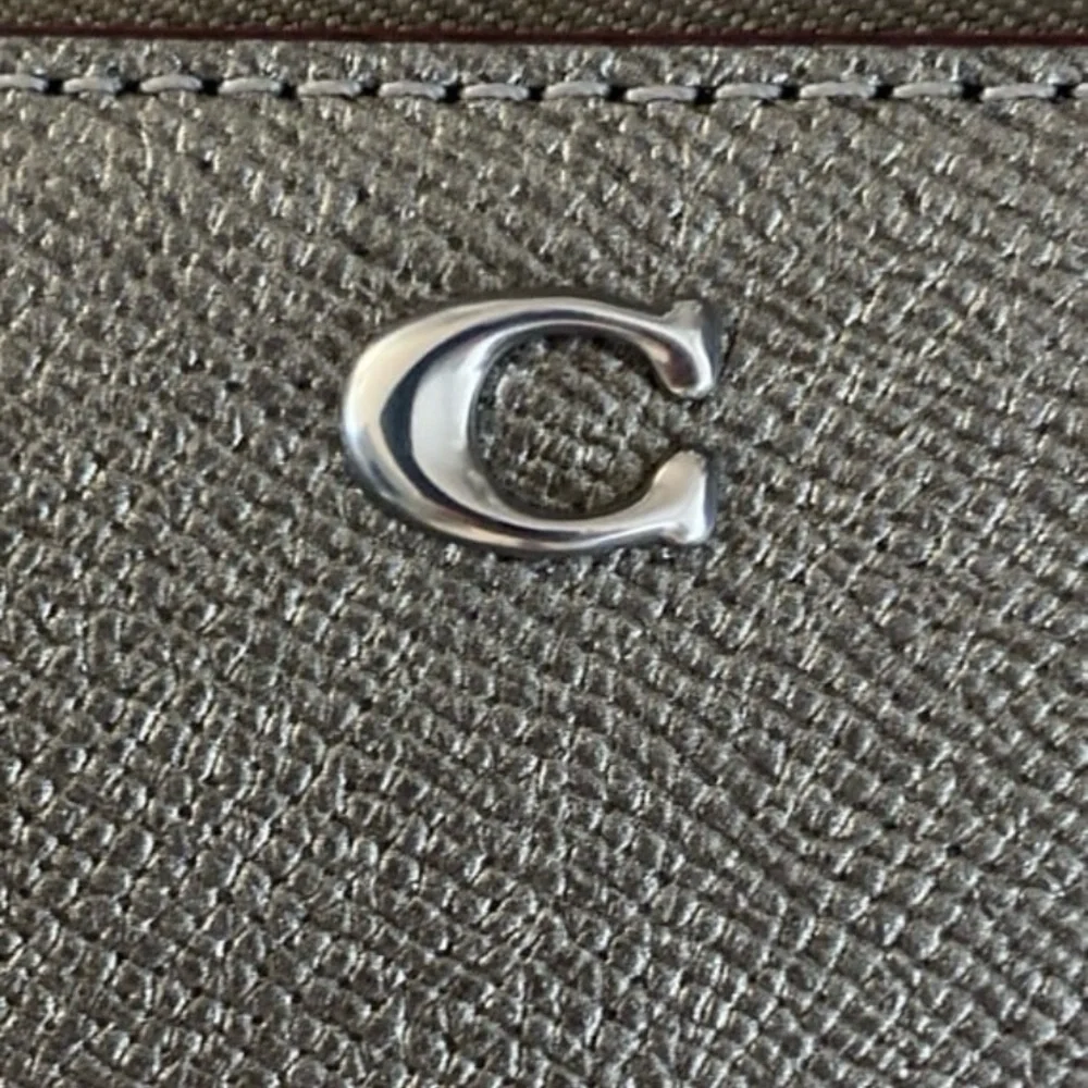 COACH SMALL ZIP AROUND CARD CASE - Picture 4 of 5